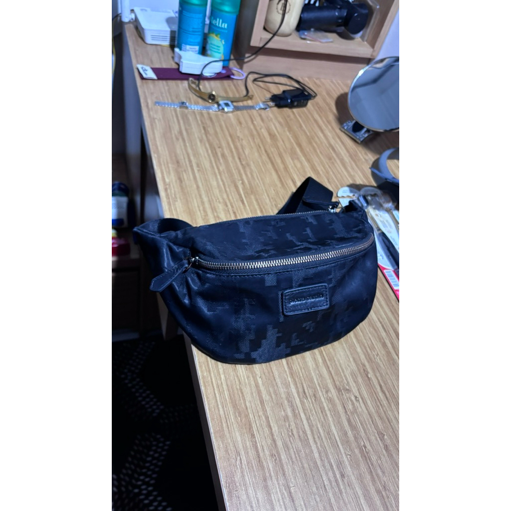 Sling Bag Pierre Cardin / Tas Selempang Pierre Cardin *Beli di Me*ro harga 900rb