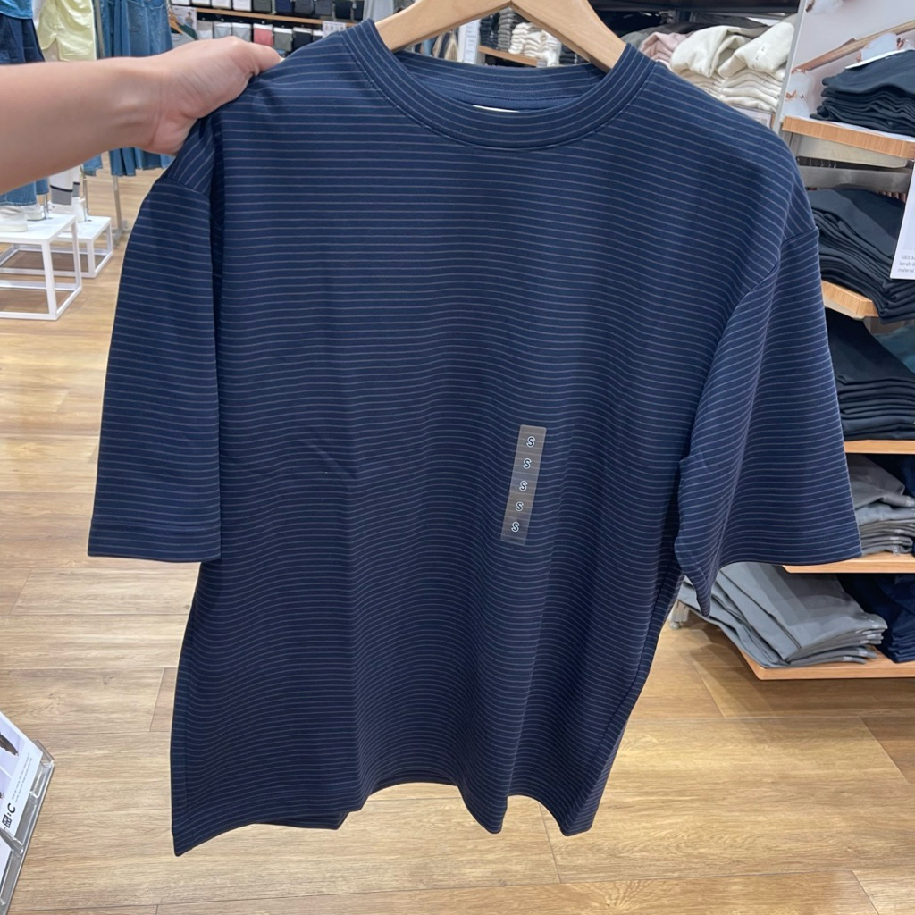 Tshirt Uniqlo Man Airism katun Oversize stripe 69 navy