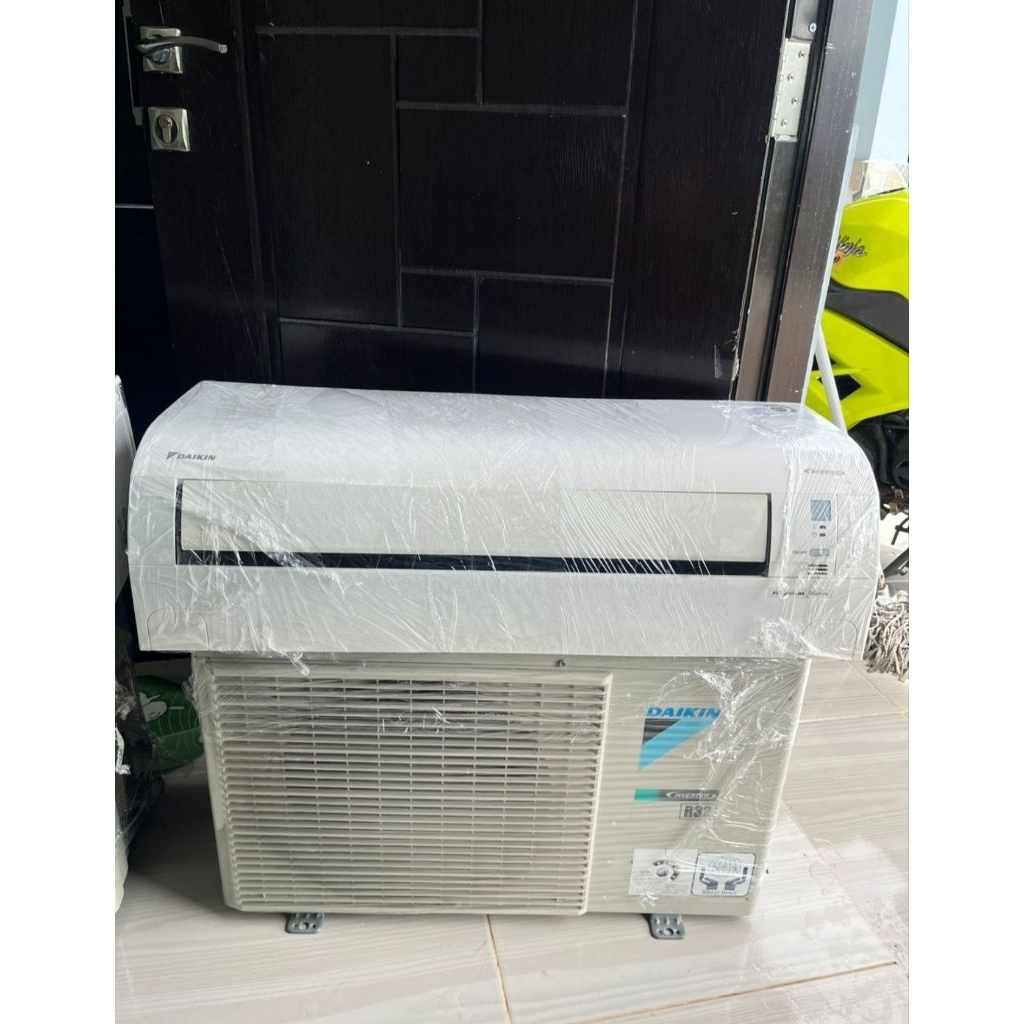 Ac Daikin 1/2pk Inverter second plus pasang matrial