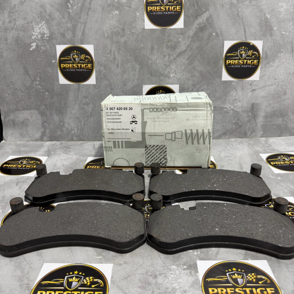 KAMPAS REM DEPAN MERCEDES BENZ W212 W218 CLS63 E63 C63 AMG ORIGINAL A0074206520 / FRONT BRAKE PAD W2
