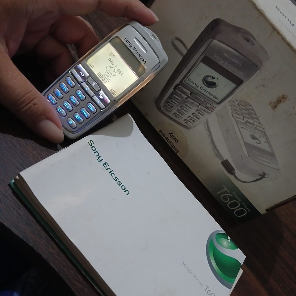 Sony Ericsson T600i Jadul antik langkah khusus penggemar dan kolektor.