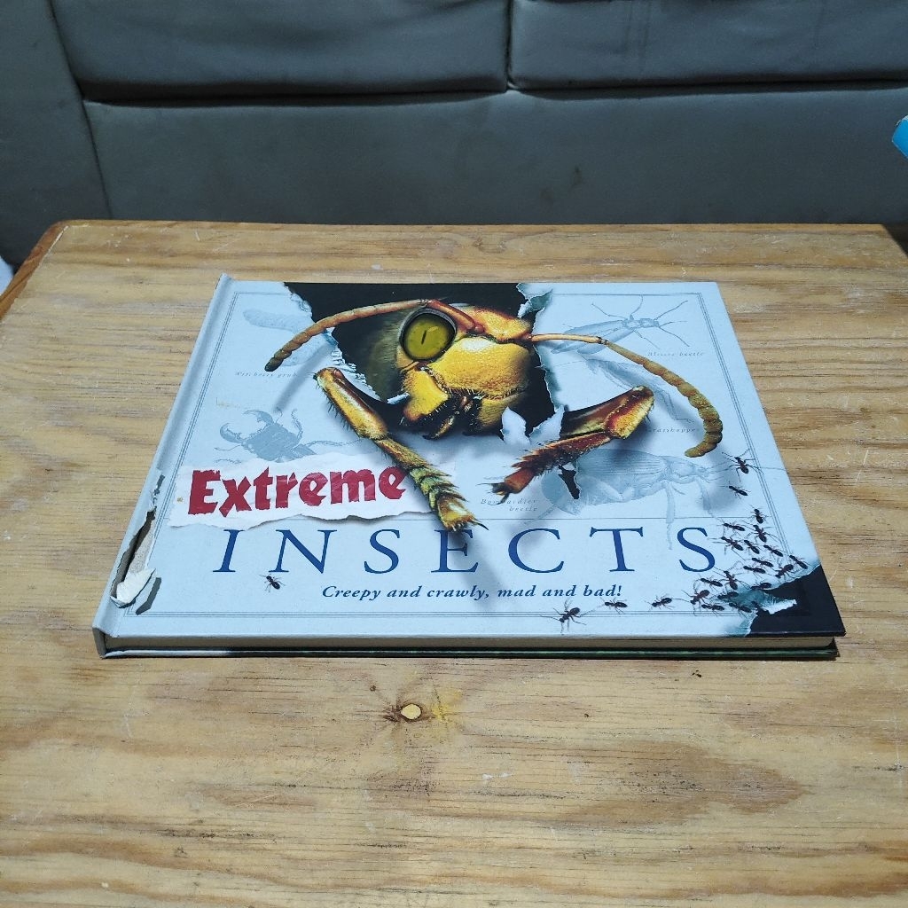 Buku Extreme Insects