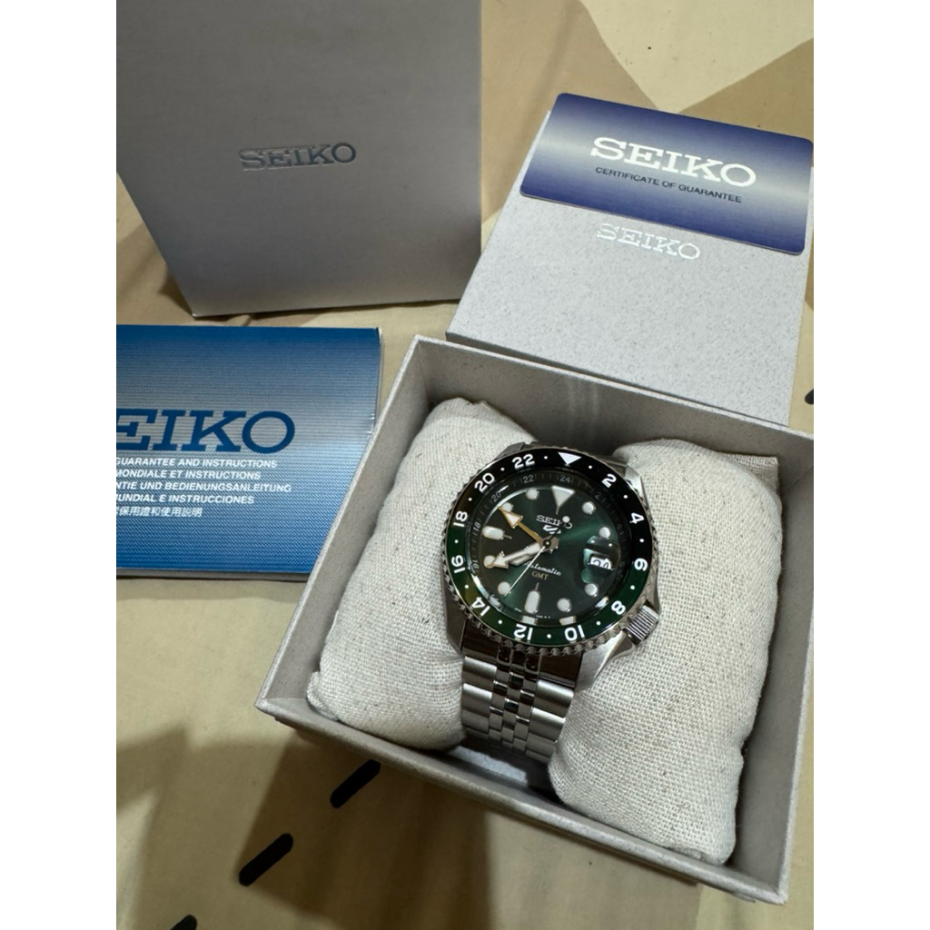 seiko 5 sports gmt automatic green dial watch ssk035k1