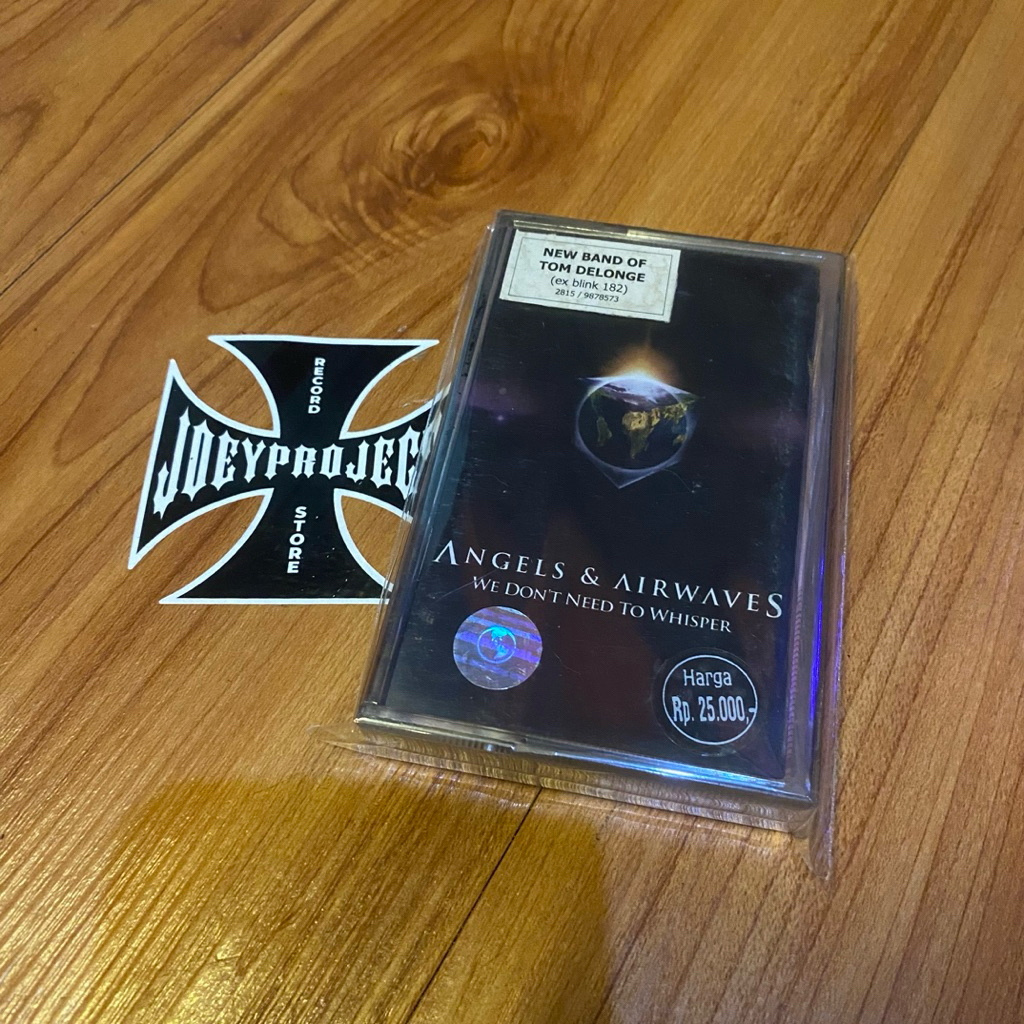 kaset angels and airwaves ( tom delonge blink 182 ) - we dont need to whisper