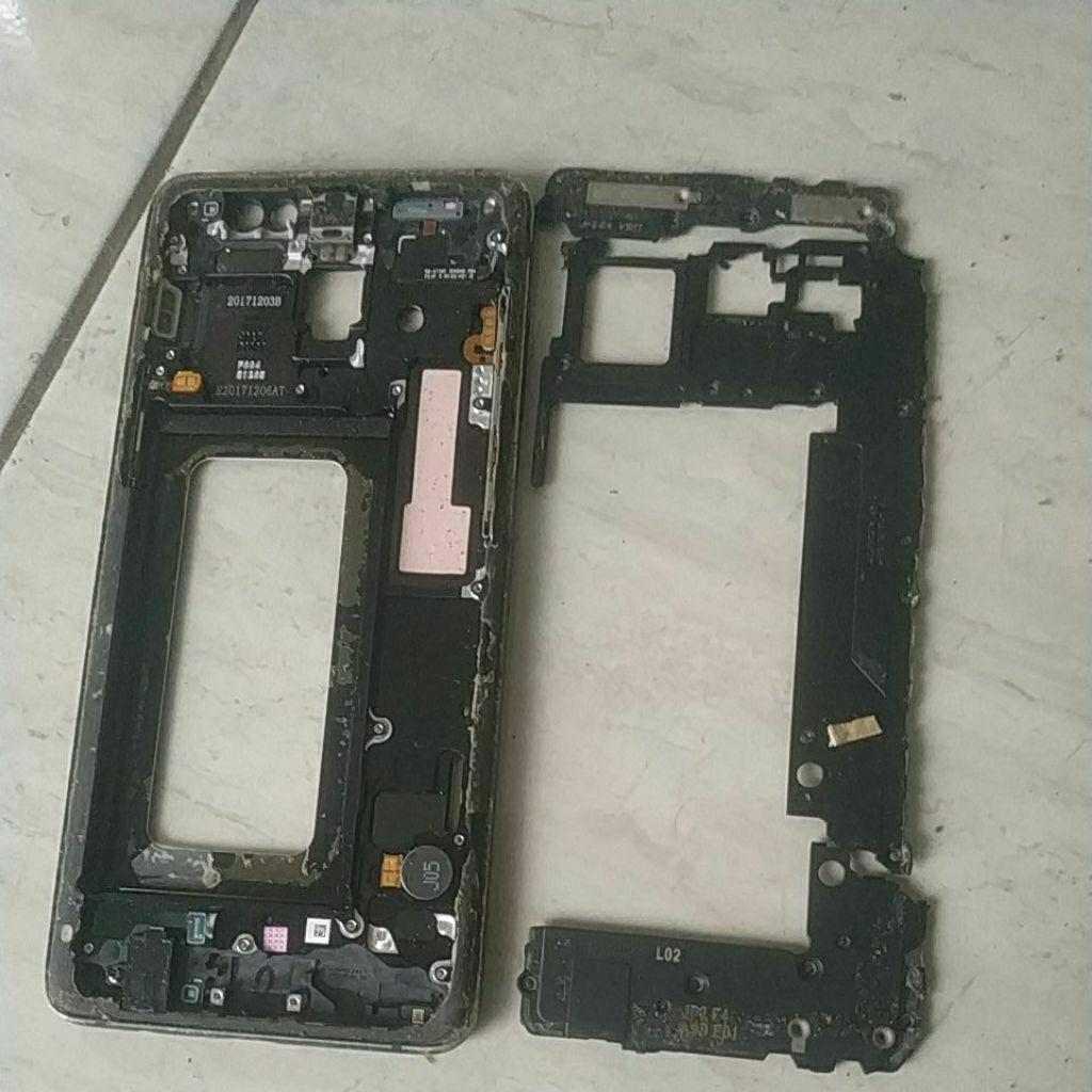 frame bekas samsung a8 plus,dapat sesuai gambar, tanpa tombol