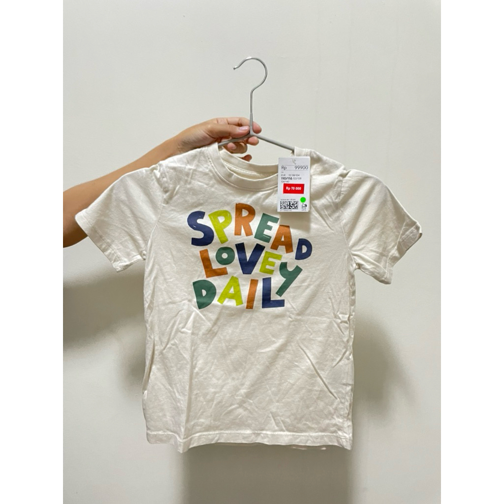 Kaos H&M kids reject ada kelunturan warna cream beige Spread Love ukuran 4-6thn dan 6-8thn sale