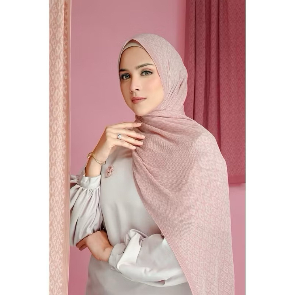 Buttonscarves Tapis Pleated Shawl - Candy