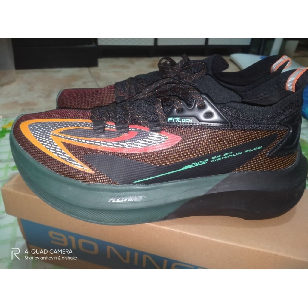 SEPATU RUNNING 910 NINETEN KISHI RUN FLOW
