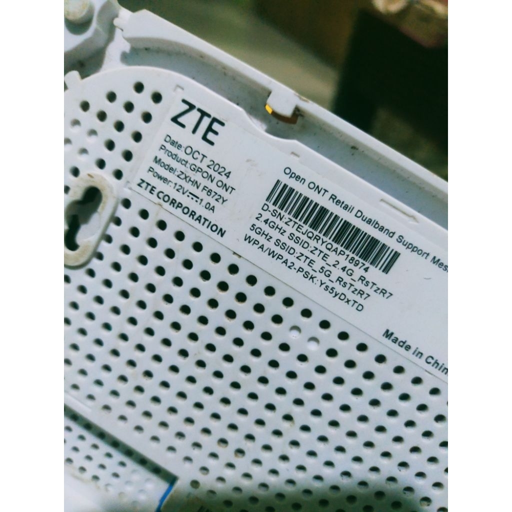 modem router eks Indihome. ZTE GPON ONT model ZXHN F672Y.