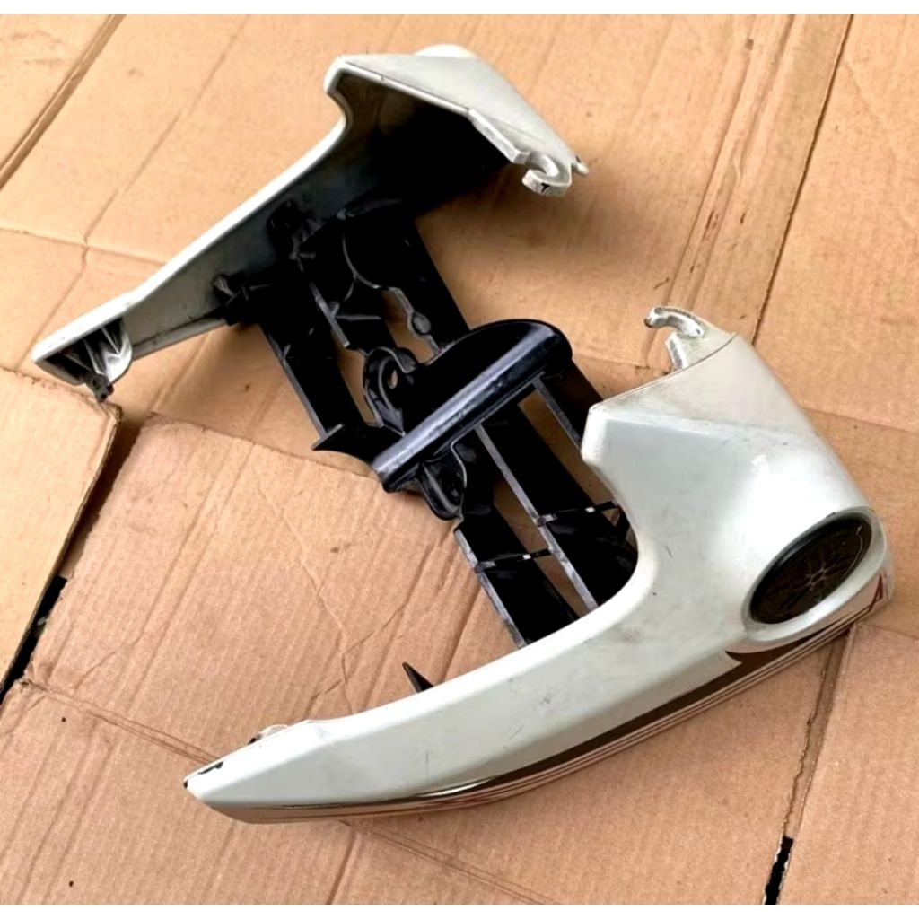 Coper bodi sayap tangki yamaha byson old (2010-2015)putih set kanan kiri original second siap pasang