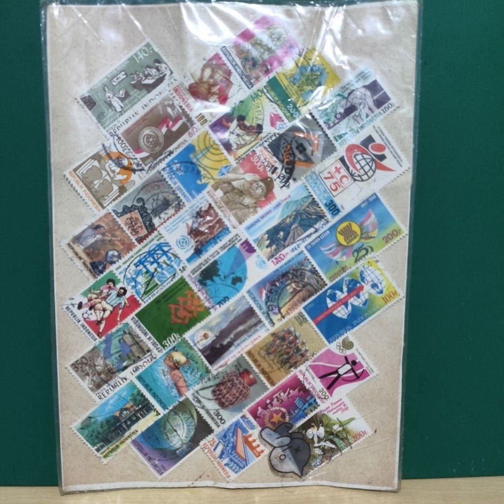 Koleksi Perangko Langka Indonesia - Set 100 Pcs Berbeda Era 80-90an Original