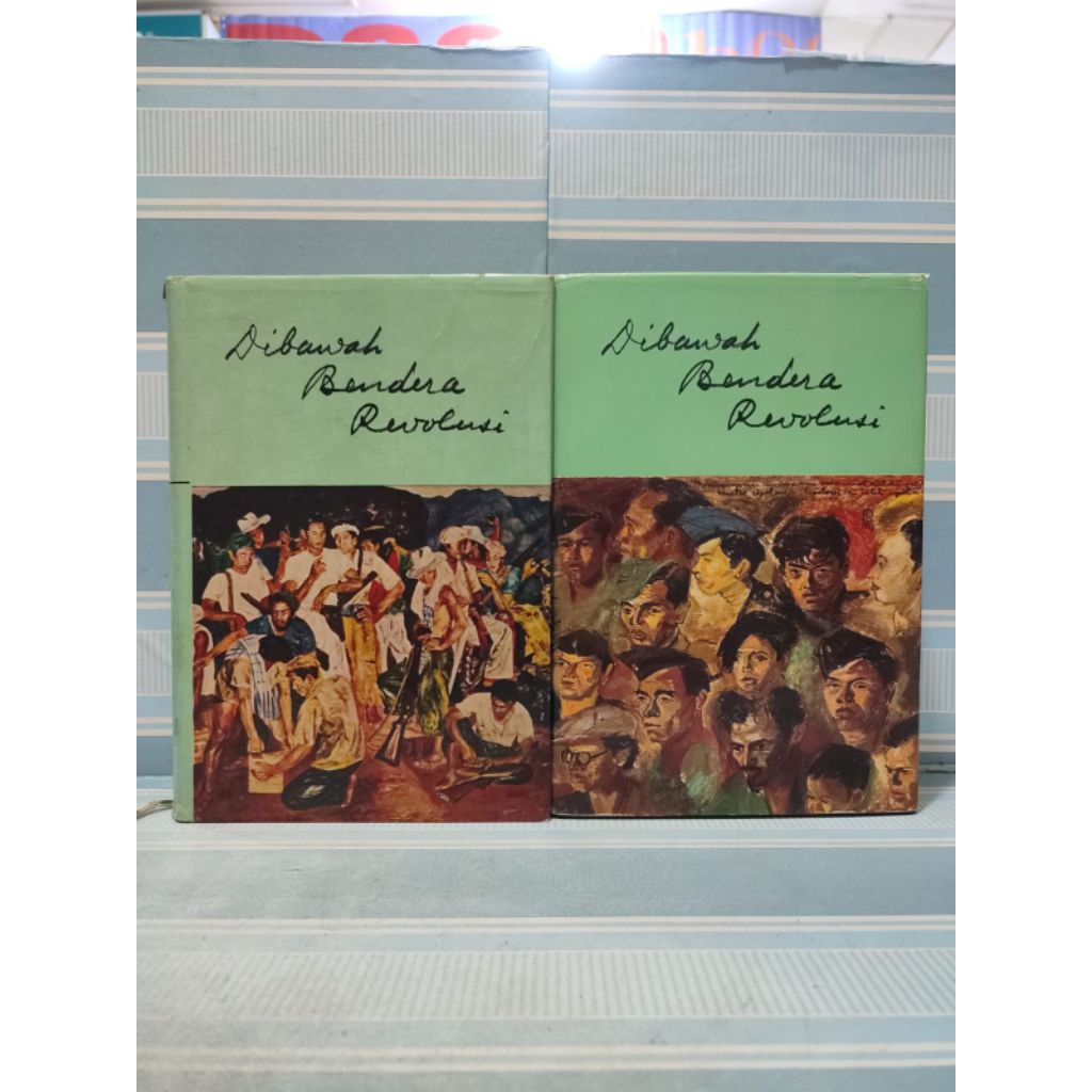 ( Langka ) Buku di bawah bendera revolusi jilid 1 dan 2