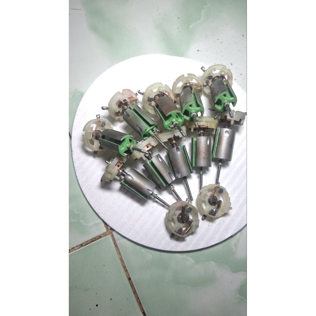KONECTOR+KARBON BRUSH RS 390-RS 380