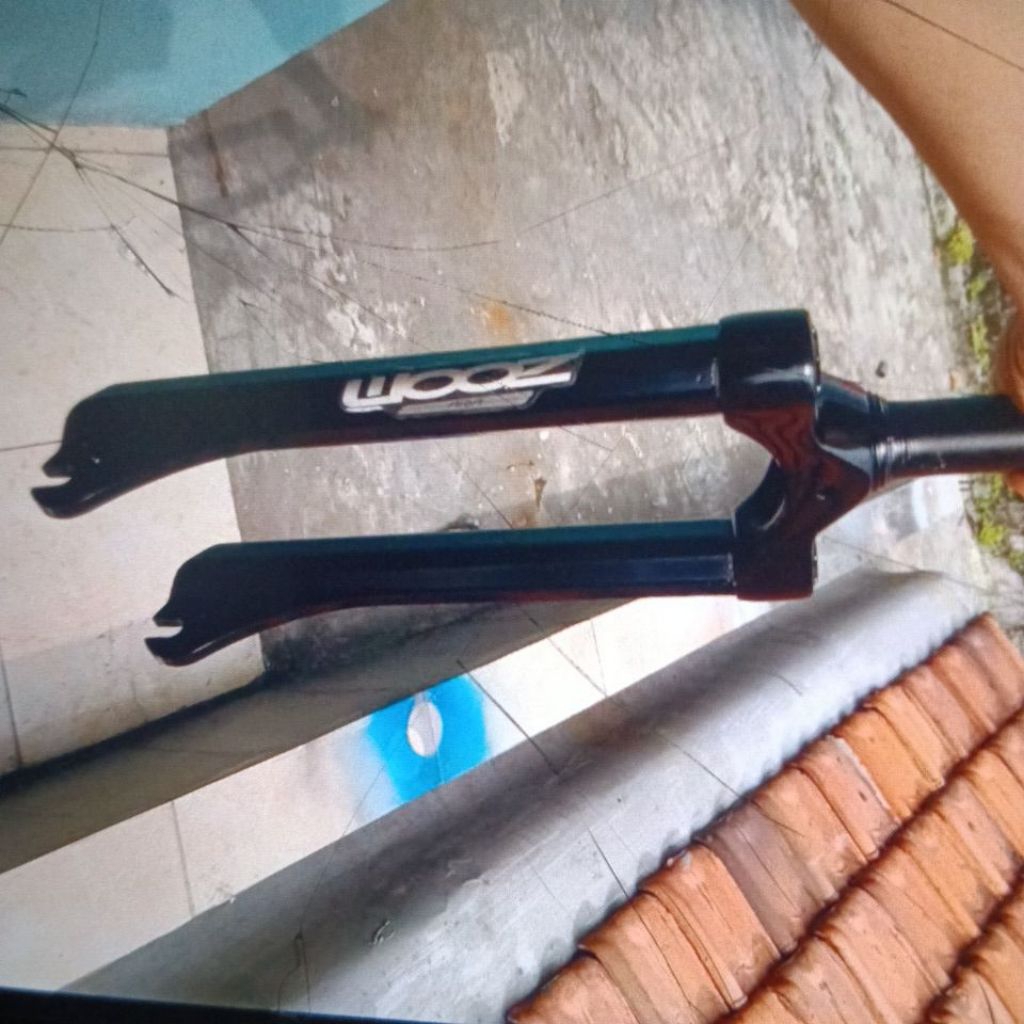 fork zoom hitam