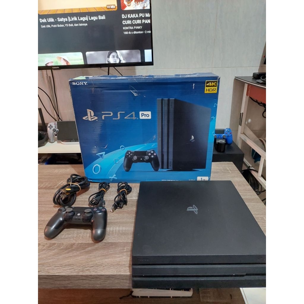 PS 4 pro original 1tb , second like new, normal no minus