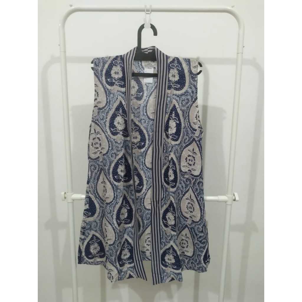 Batik Danar Hadi Outer Cardigan Tanpa Lengan