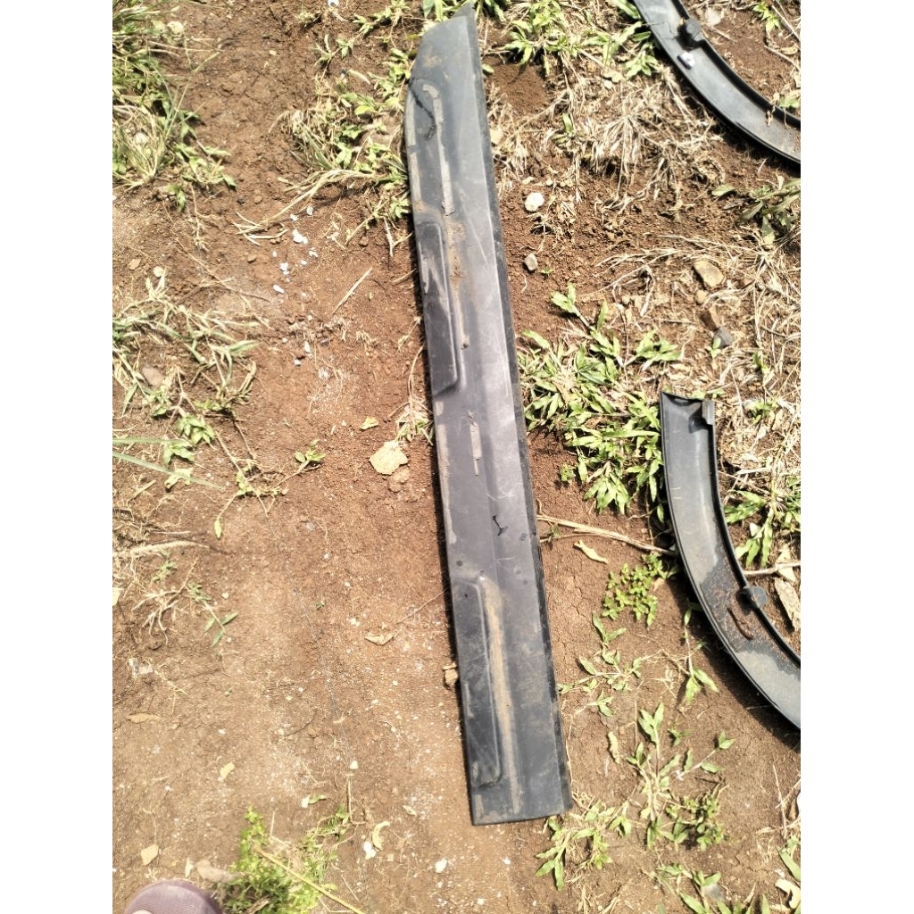 molding/list pintu depan Xpander cross