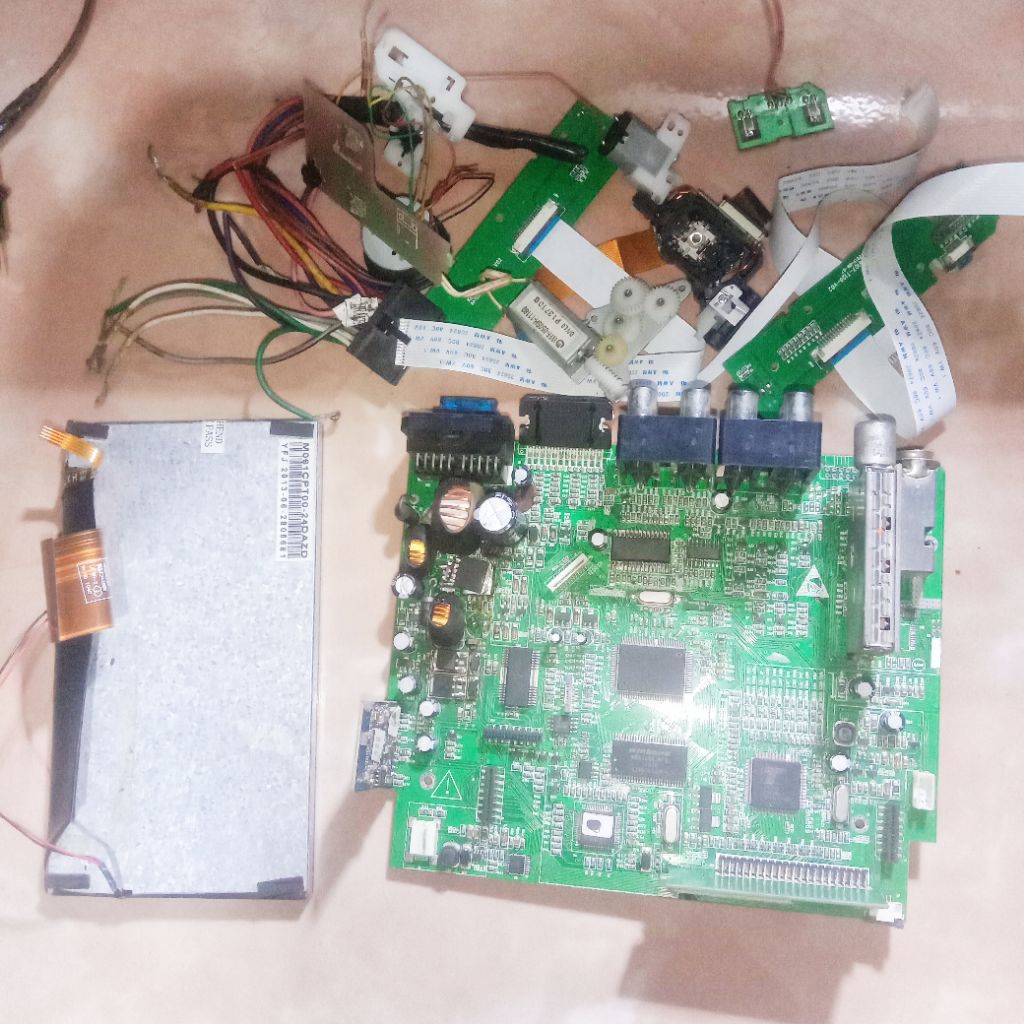mesin head unit audio link dobel din tip mobil amplifier dan lcd kondisi matitotal rusak buat kaniba