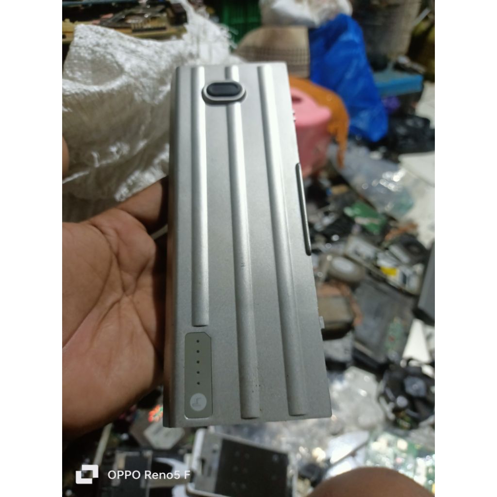 baterai laptop dell latitude d620 d630