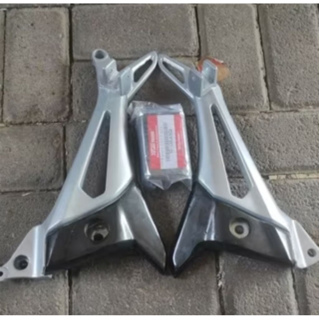 Footstep power postep dudukan step belakang Revo lama dan supra x 125 new masih tromol  (kanan kiri/