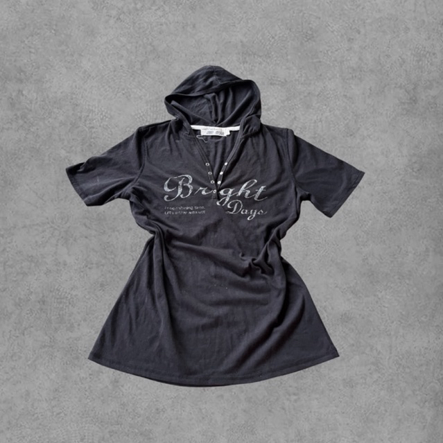 Black henley top | 2000s y2k style