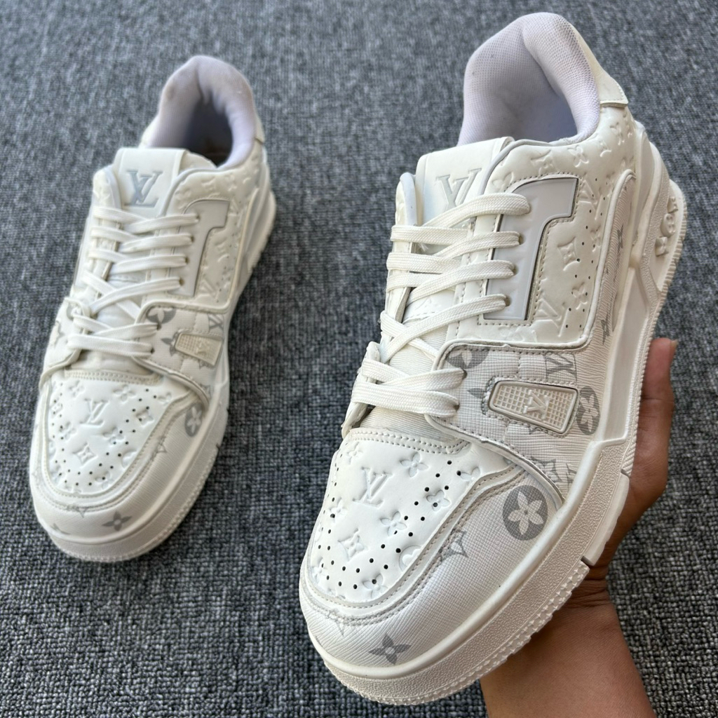 Sepatu LOUIS VUITTON LV Trainer Sneakers Size 44 Panjang Insole 27 cm
