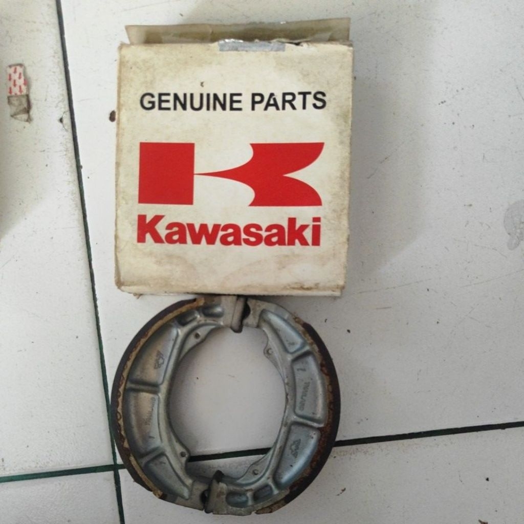 kampas rem belakang ninja M ninja r tromol original kampas rem belakang ninja M ninja R 41048-1076 O