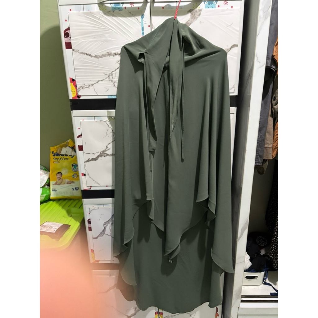 Noa jilbab Elmadina warna deep lichen size 1 bahan mina