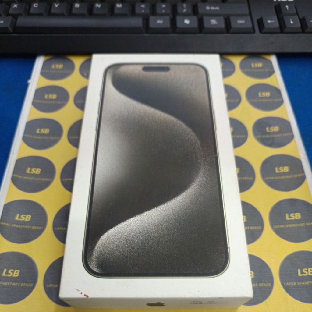 KOTAK/DUA HANDPHONE IPHONE 15 PRO MAX NATURAL TITANIUM