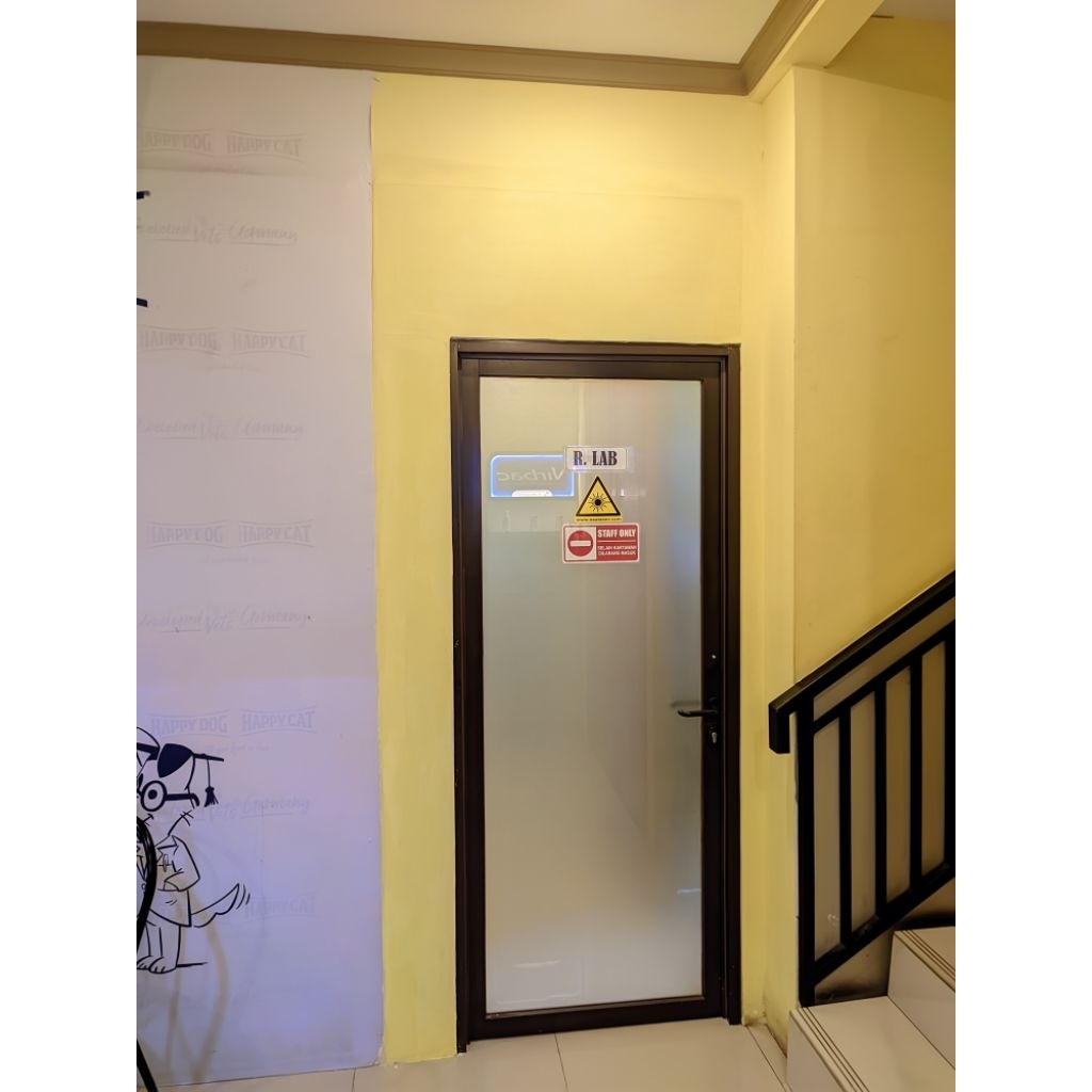 Pemasangan partisi/sekat kaca ruangan