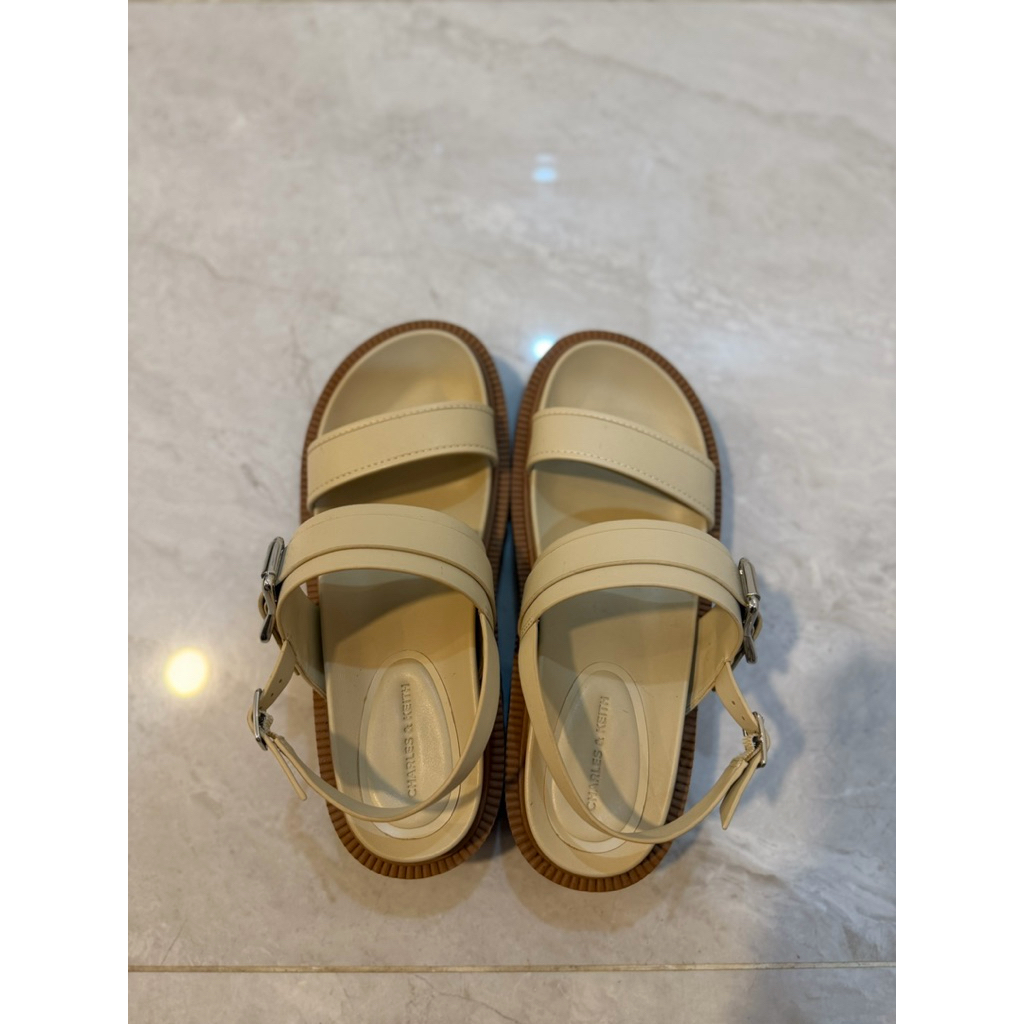 SANDAL CHARLES & KEITH (preloved)