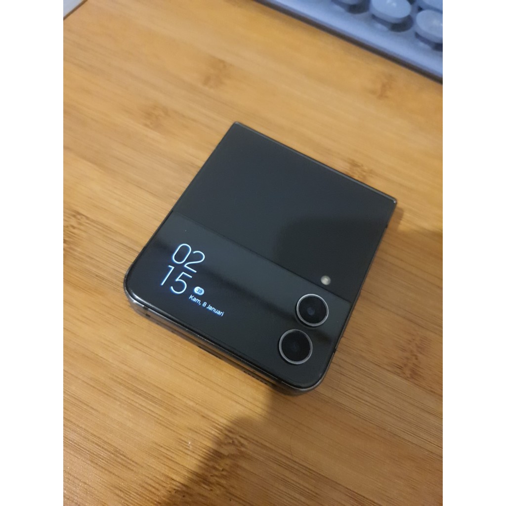 Samsung Galaxy Z Flip 4 Mulus Minus LCD Dalam