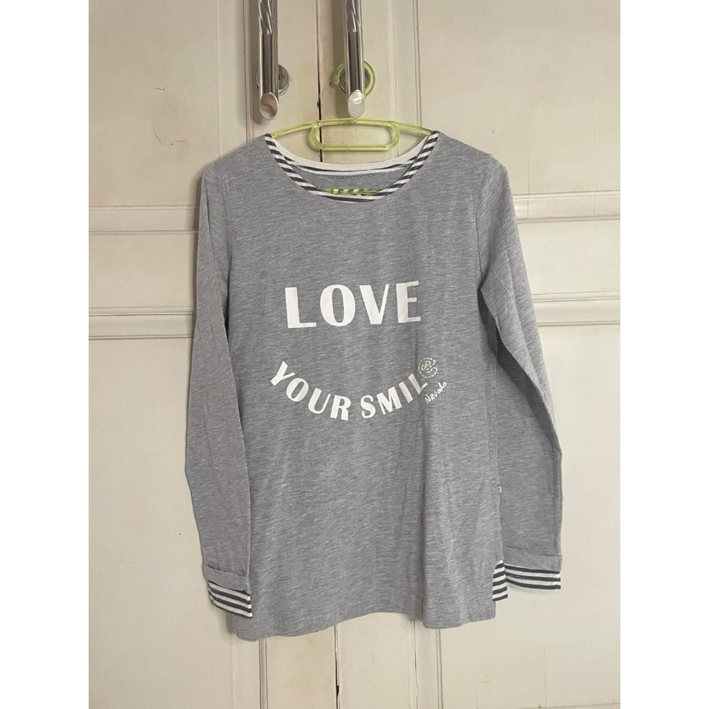 PRELOVED KAOS NEVADA ABU LENGAN PANJANG