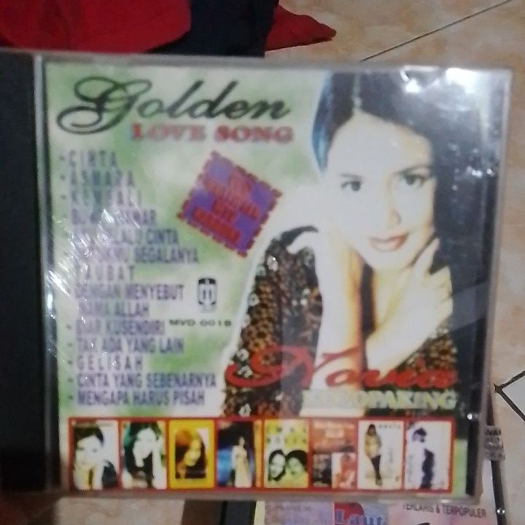 VCD KARAOKE GOLDEN LOVE SONG - NOVIA KOLOPAKING