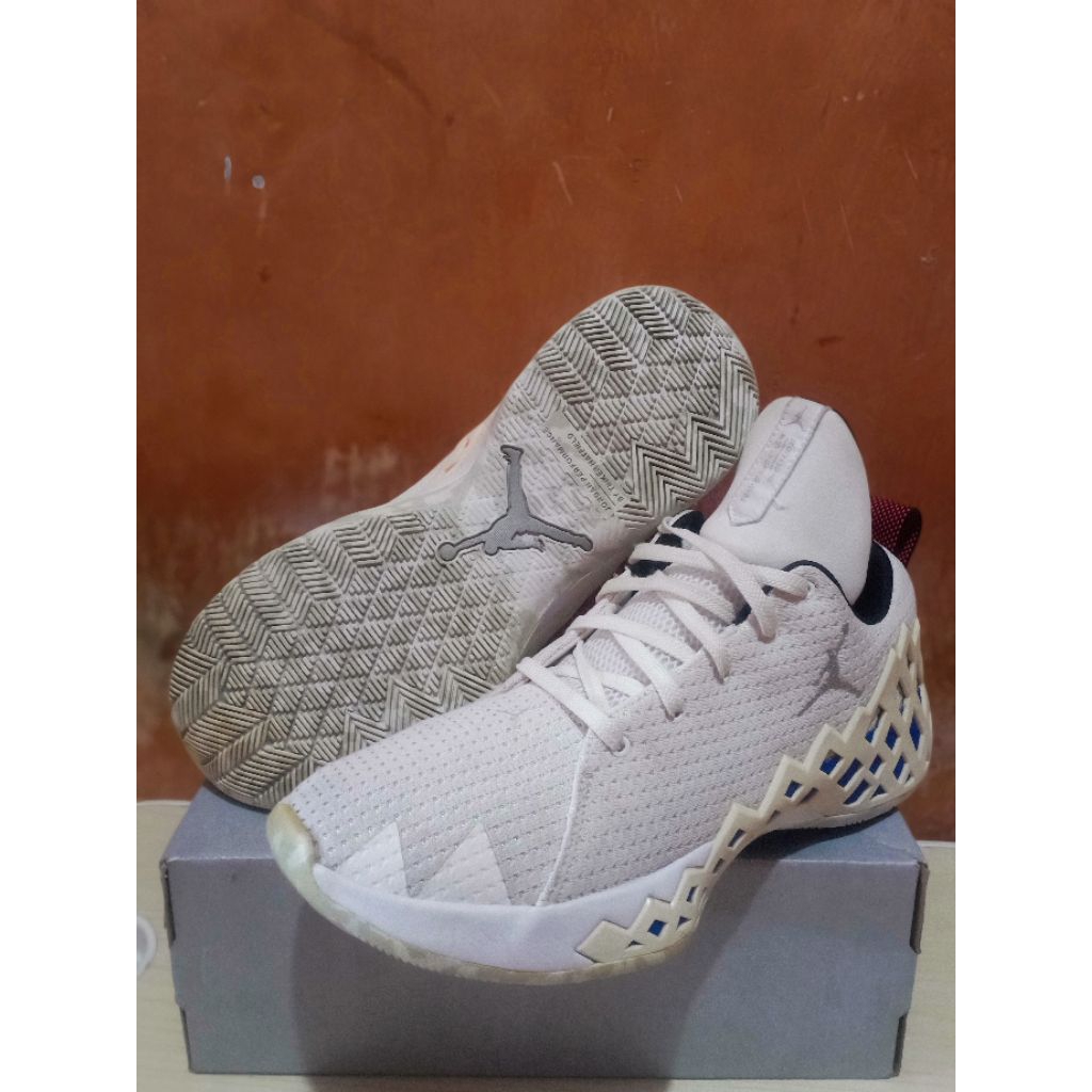 sepatu basket/volli second size 44