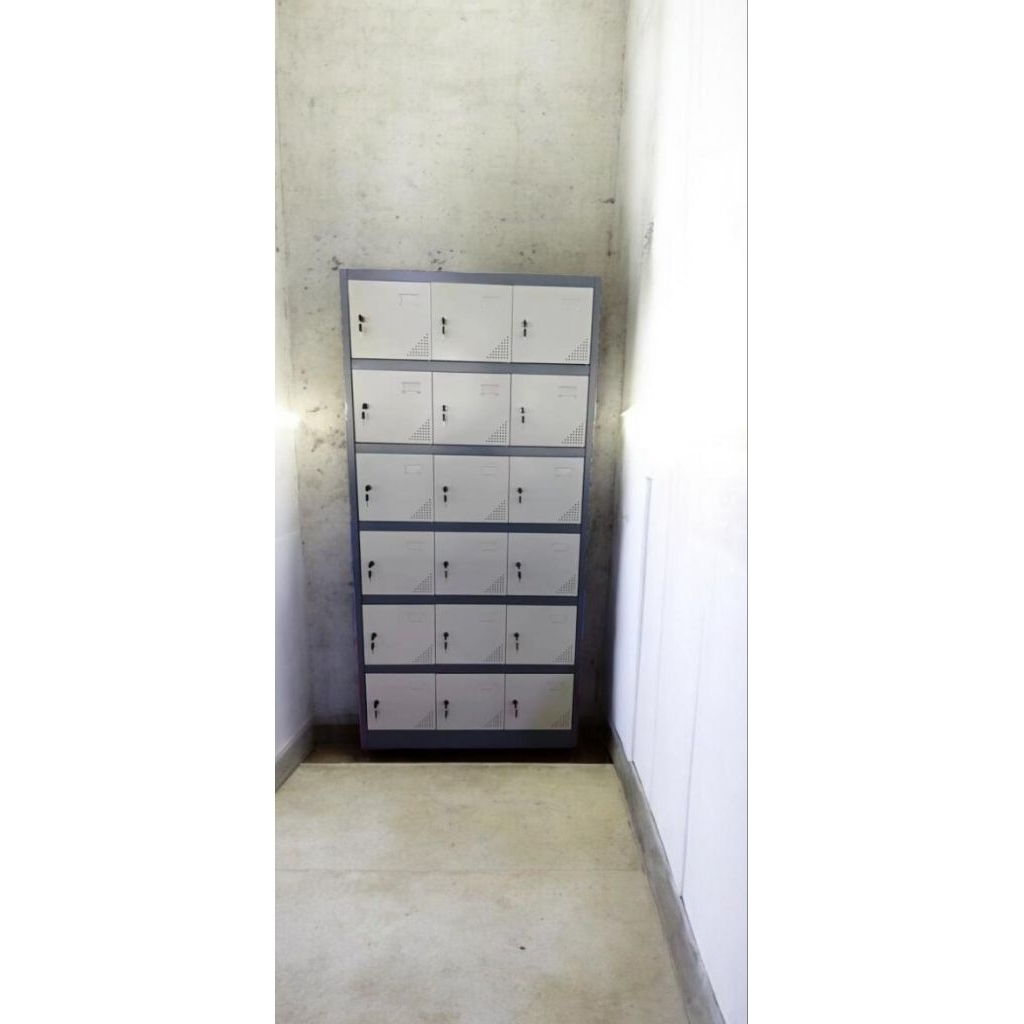 lemari loker besi 18 pintu