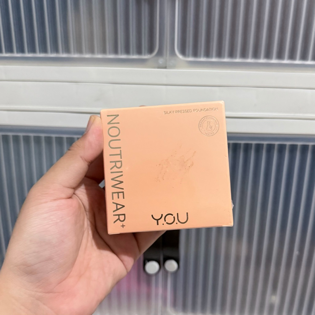 YOU NoutriWear+ Silky Pressed Foundation Bedak Padat Fondi & YOU Noutriwear+ Flawless Cushion Founda