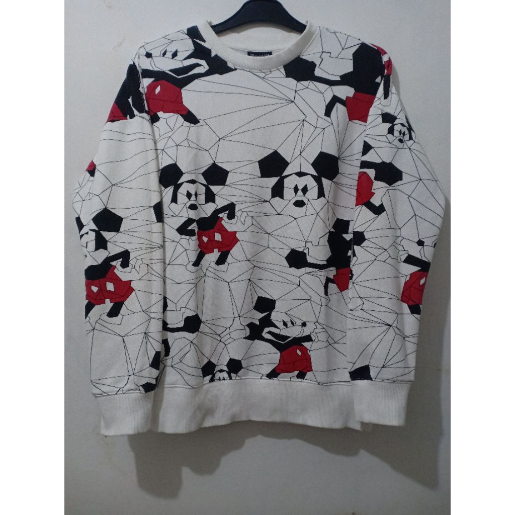 Preloved Crewneck Disney x Design United