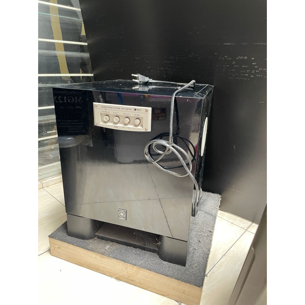 Yamaha YST-SW315 Powered Subwoofer System
