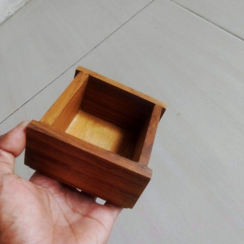 KOTAK KAYU KECIL UNTUK PENYIMPANAN BARANG RUMAH TANGGA