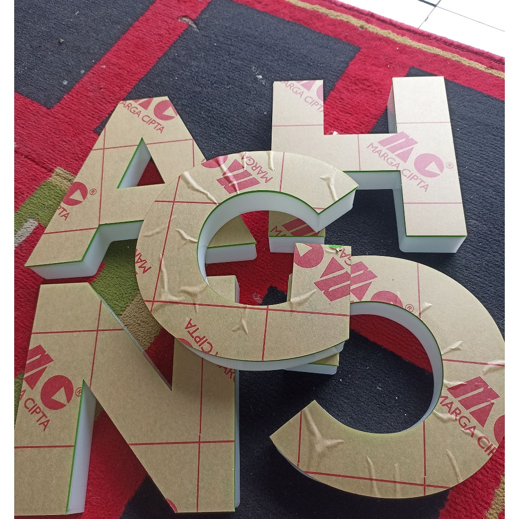 Huruf Timbul Akrilik Lis Foam Board Menyala