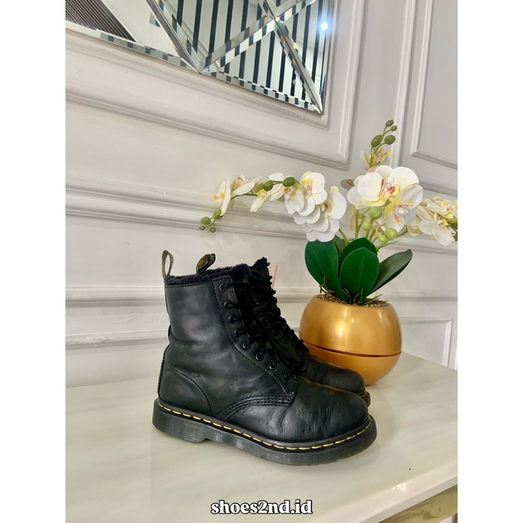 DR MARTENS SERENA ORIGINAL 8 HOLE  SIZE 38