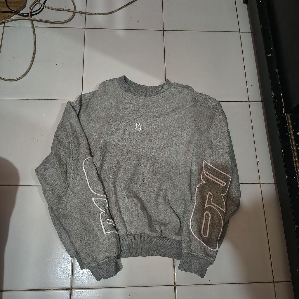 Preloved Boxy Crewneck Dolcent D7