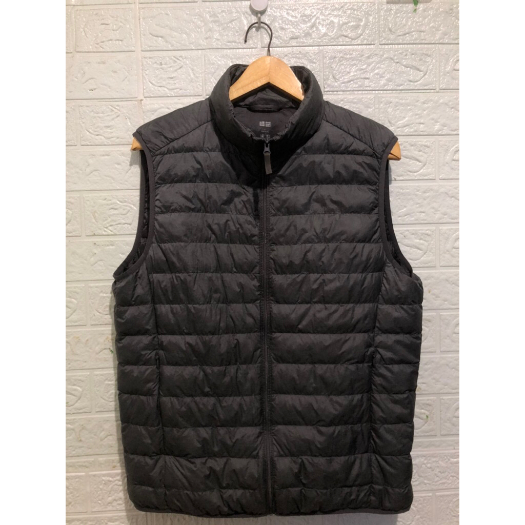 UNIQLO ultralight vest jaket abu gelap