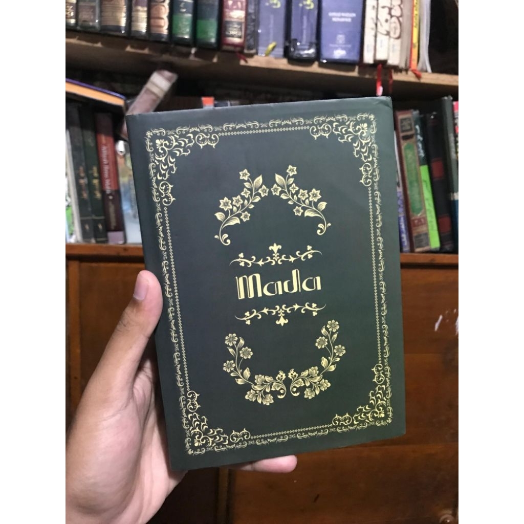 Novel Mada Gigrey - Edisi Reguler HARD COVER PRELOVED : Fiksi Sejarah Romantis Majapahit HC SECOND B
