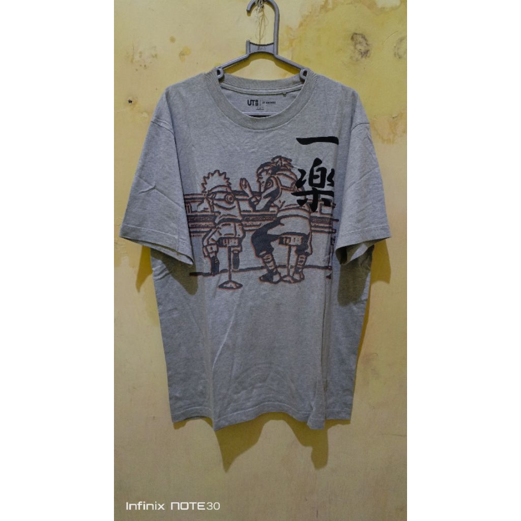 Kaos uniqlo x naruto grey