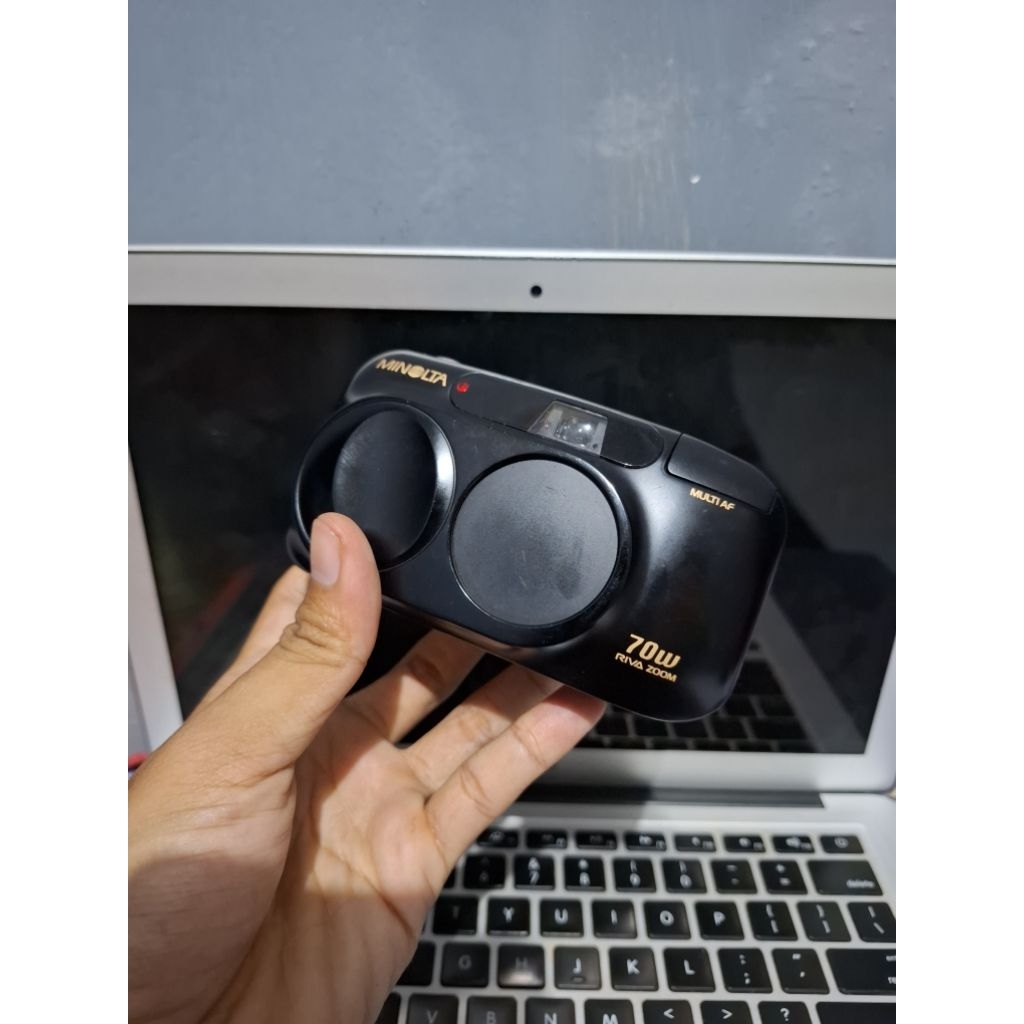 Minolta Riva Zoom 70w Black Edition