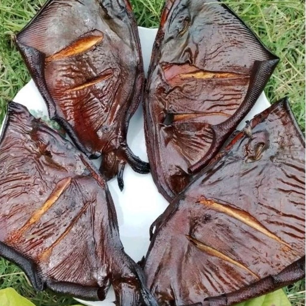 Ikan PARI/PE Asapan Khas Pantura Lamongan. Harga per paket (2 potong / 1 ekor)
