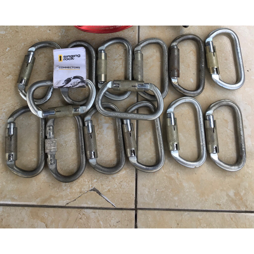 carabiner singing rock second like new