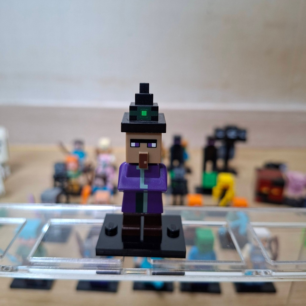 Lego Minifigure Rare Minicraft Fig Fixed Hat From Set 21132 min046